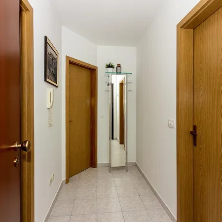 Znjan Appartamento